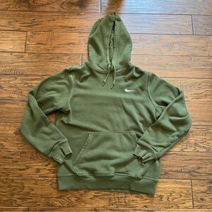 Nike Solo Swoosh
Women’s Pullover Hoodie